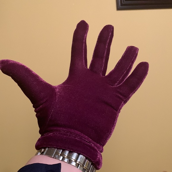 Ladies Purple Velvet Gloves - Picture 4 of 5